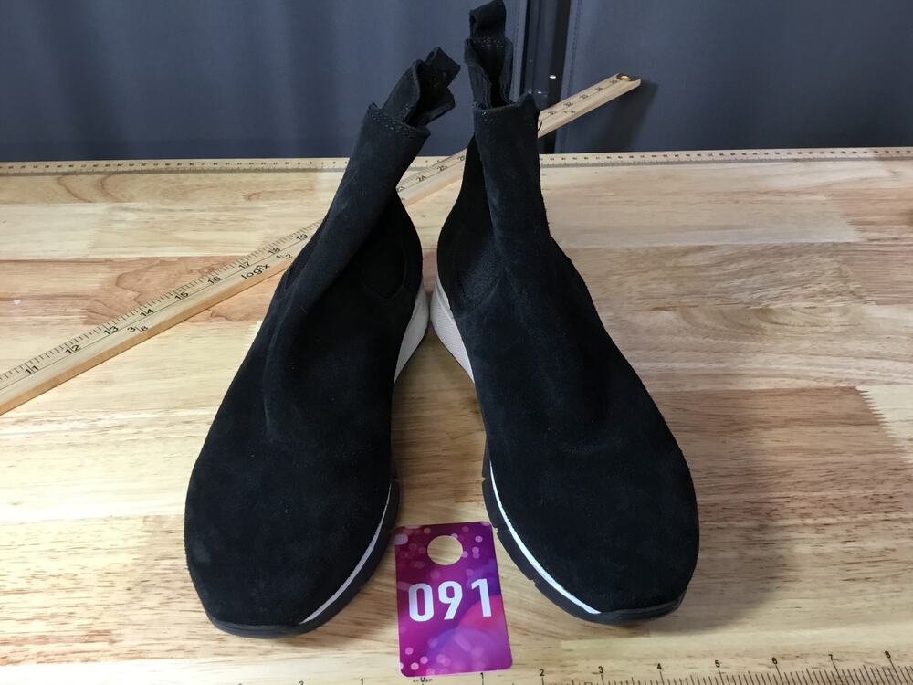 C La Canadienne Newport Women's Black Suede Waterproof Casual Chelsea Boot
